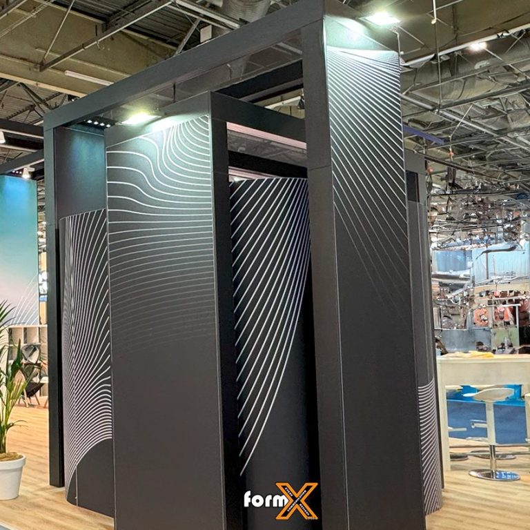 Nahaufnahme einer Design Besprechungskabine auf einem Messestand